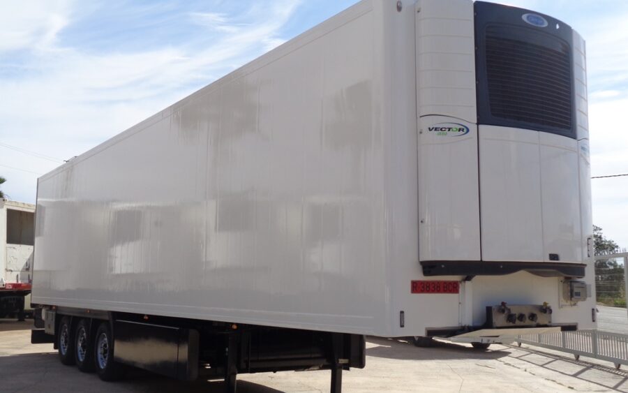 SEMIRREMOLQUE FRIGORIFICO FRC, EQUIPO DE FRIO CARRIER VECTOR 1550, CARROCERIA SOR IBERICA CON MEDIDAS INTERIORES: 13.35 X 2.47 X 2.70, VOLUMEN 89 M/3, MMA 37.000 KG, CARGA UTIL 28.600 KG, SUSPENSION NEUMATICA, EQUIPADO CON EBS, INST. ELEC. BLINDADA, PORTAPALETS.